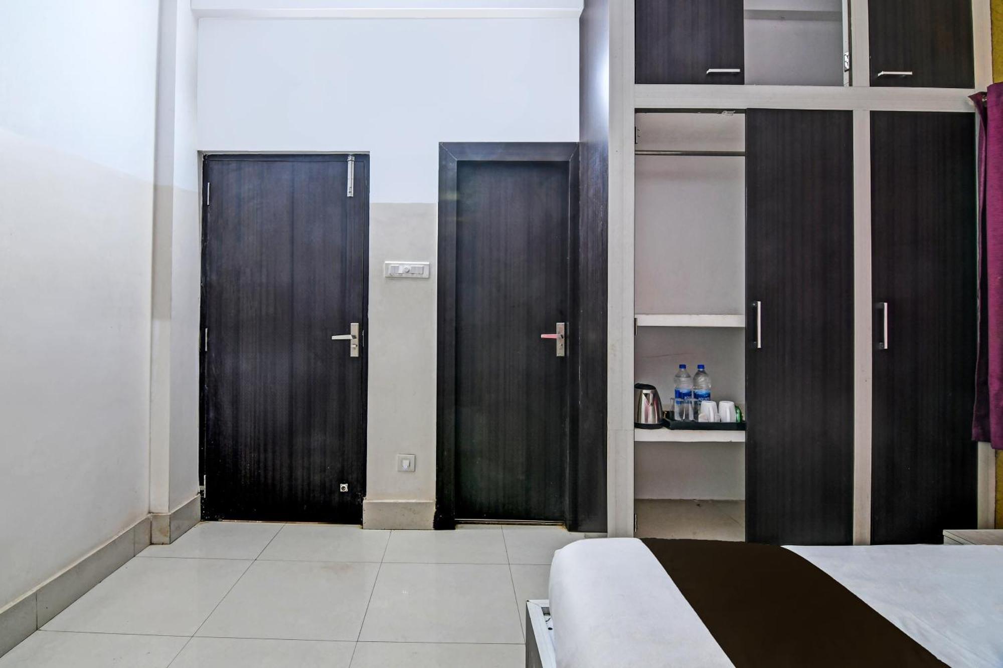 Hotel O Home Bm-X Khandagiri Екстер'єр фото